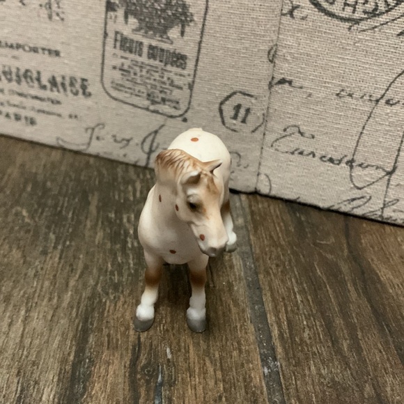 A little play horse with a little mark on the stomach - Picture 3 of 5